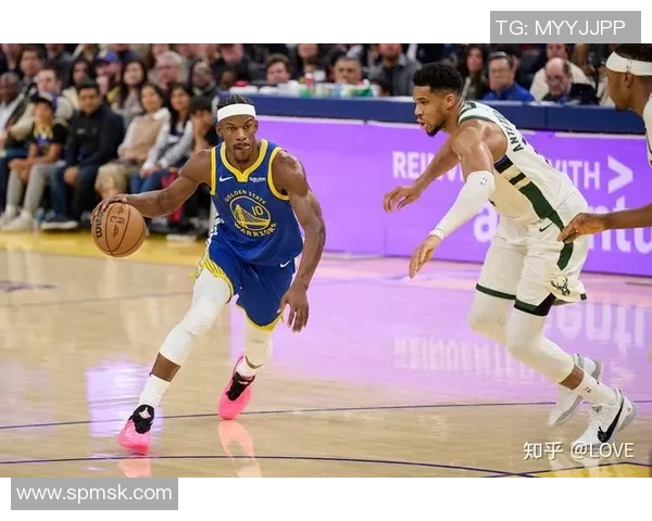 勇士暂84-87雄鹿！字母哥缺阵！库里单节10分！勇士罚球20全中！