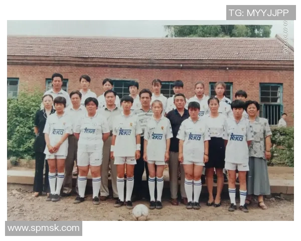 90年代末期足球明星的辉煌岁月与传奇故事回顾